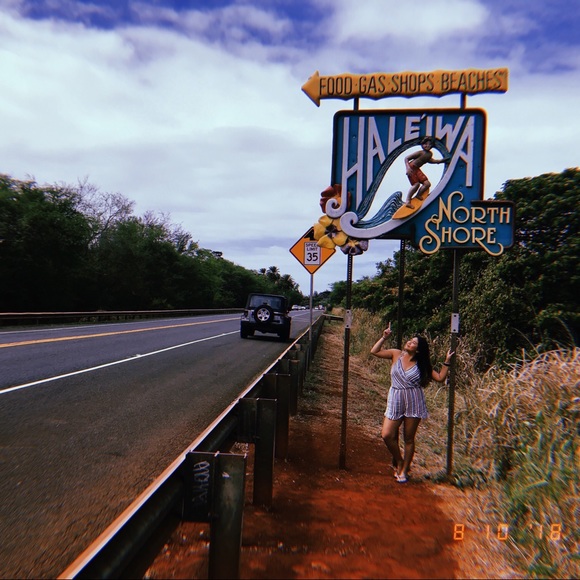 Meet your Posher, Samantha✨ - Picture 2 of 2